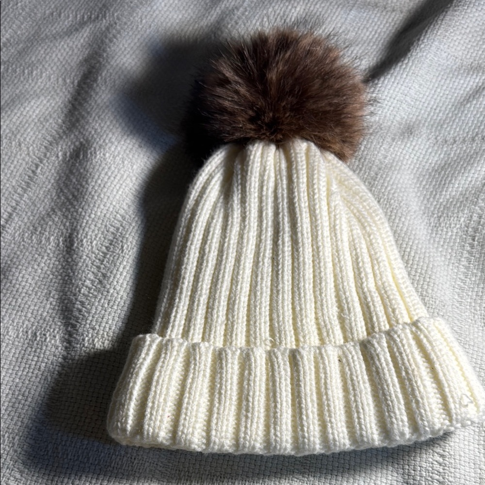 Cozy Cream Knit Pom-Pom Beanie for Adults